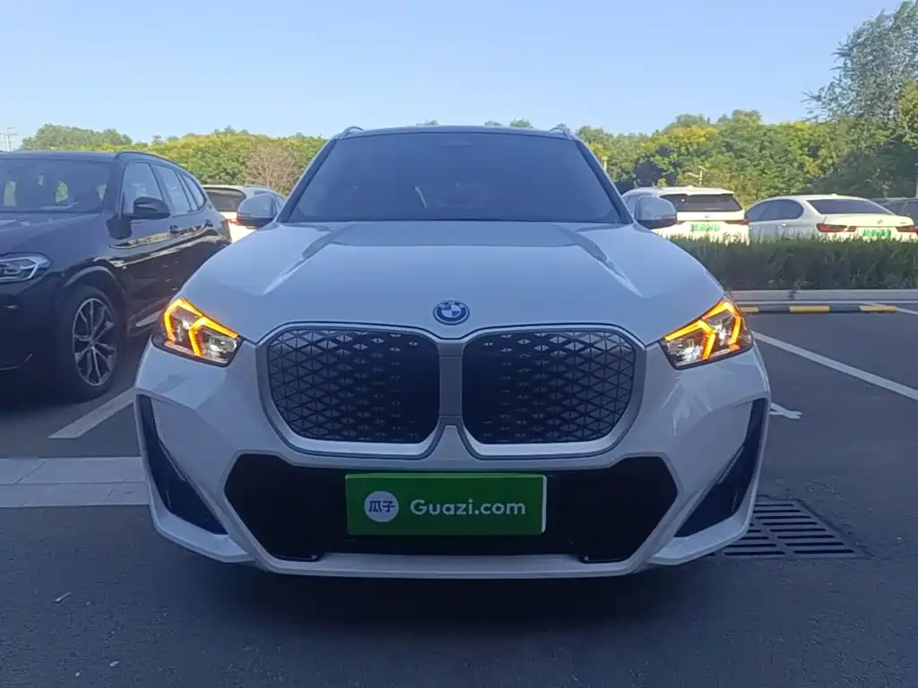 BMW iX1 2025