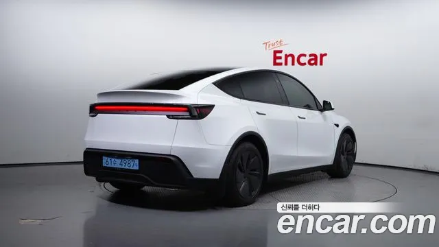 Tesla Model Y 2025
