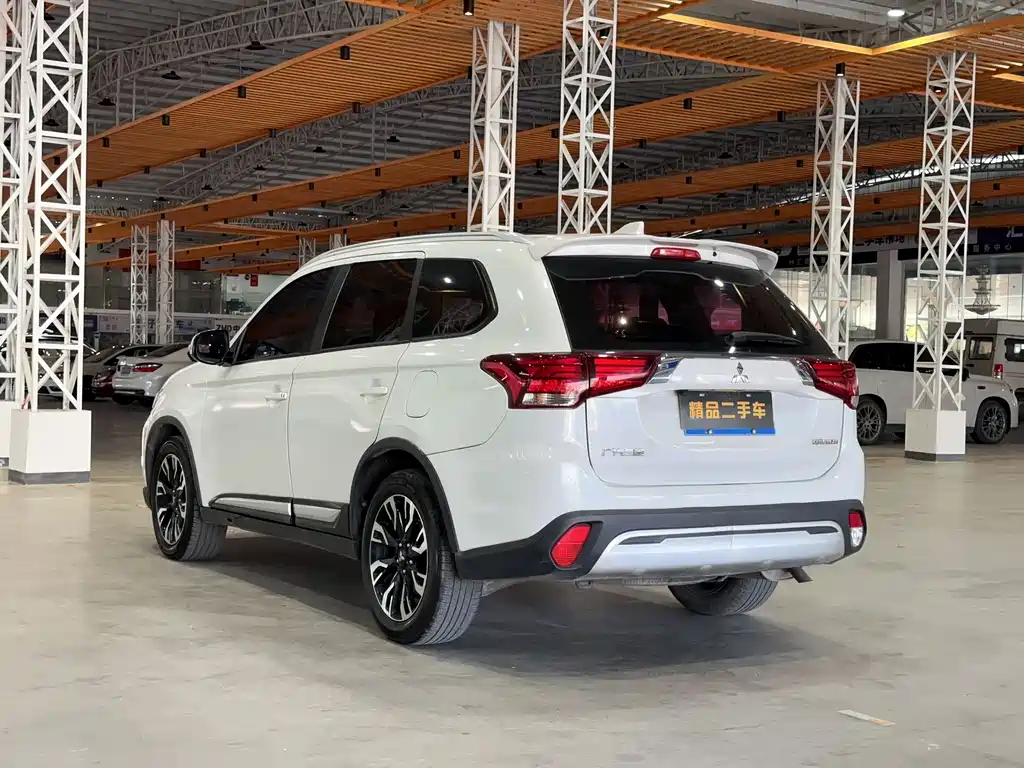 Mitsubishi Outlander 2020