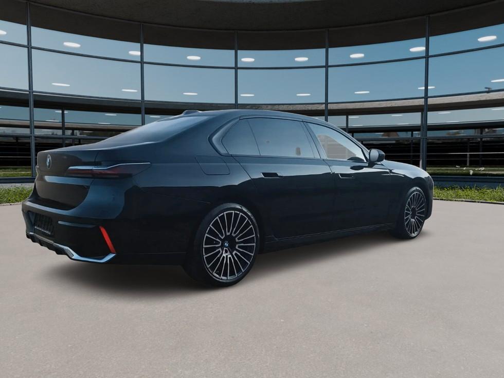 BMW 740 2024