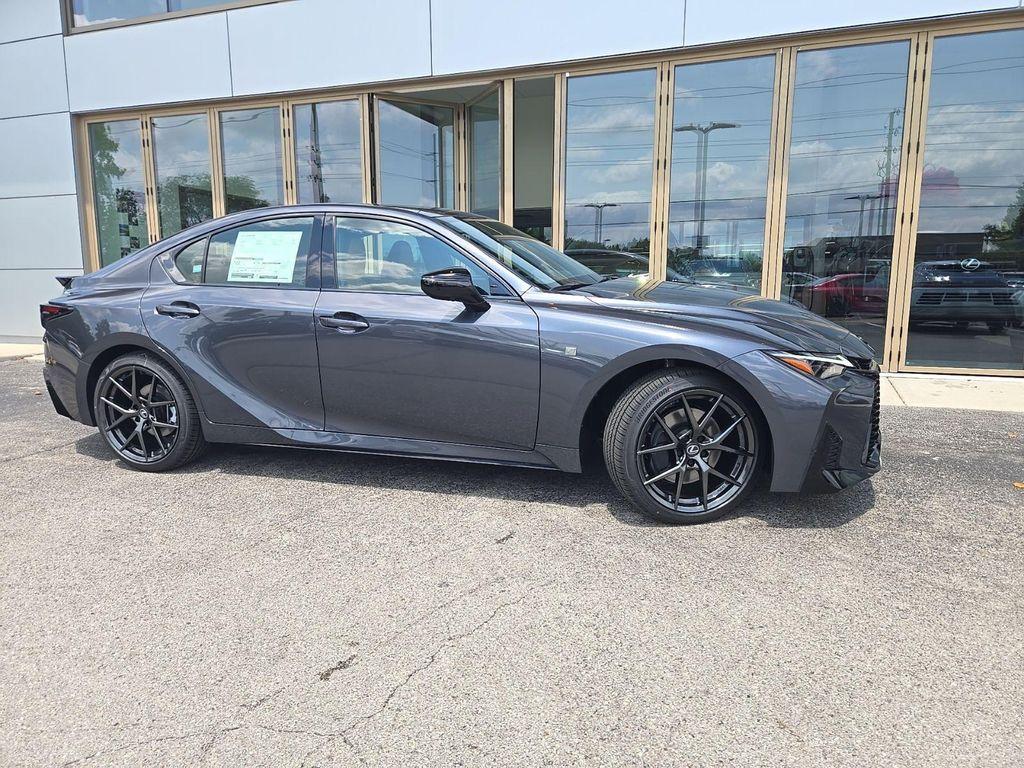 Lexus IS 2026