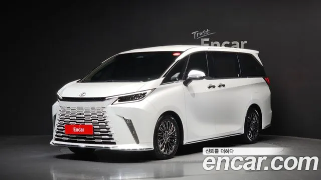 Lexus LM 2025