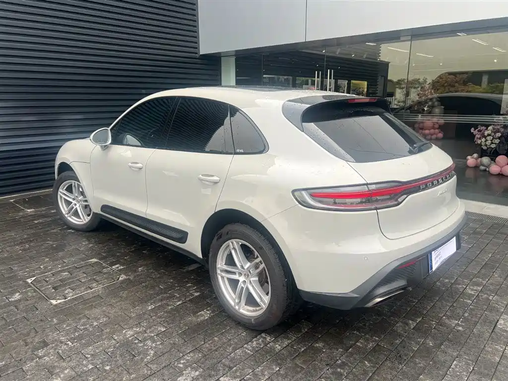 Porsche Macan 2025