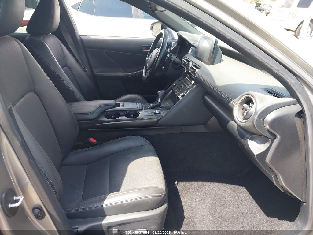 Lexus IS 300 2021