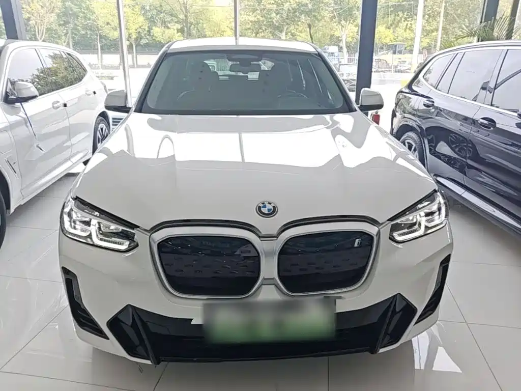 BMW iX3 2024
