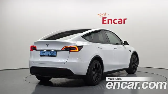 Tesla Model Y 2024