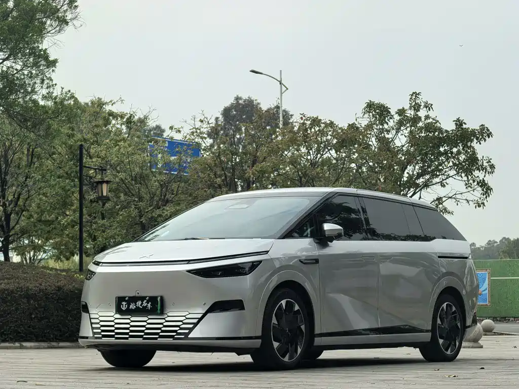 Xpeng X9 2024