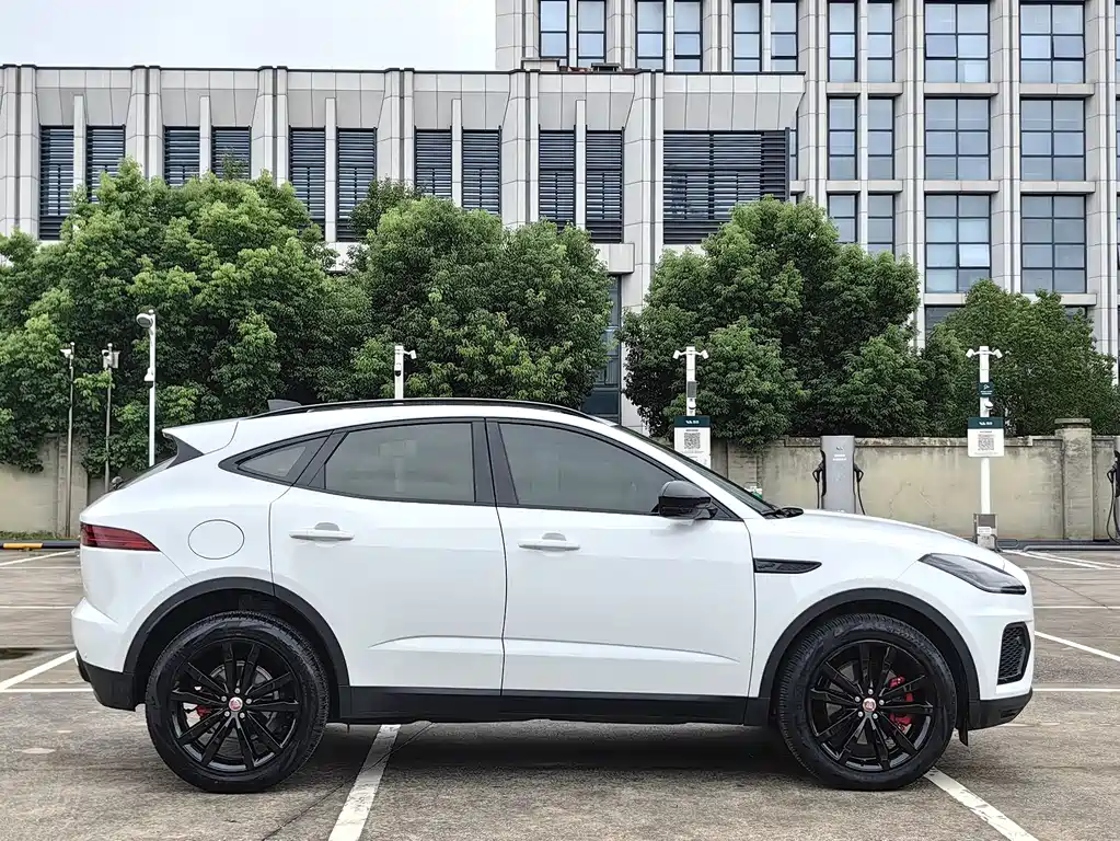 Jaguar E-Pace 2024