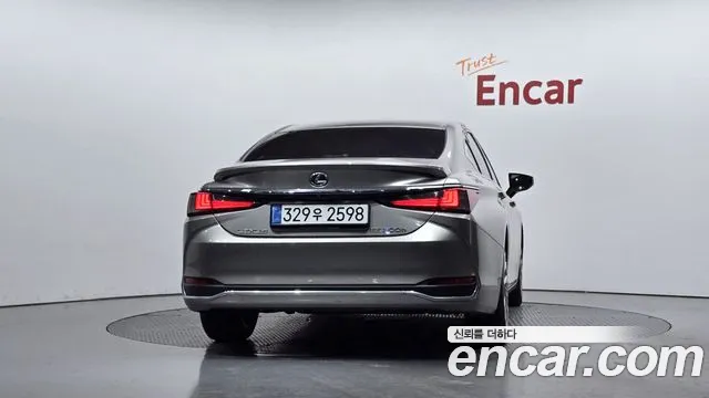 Lexus ES 2021