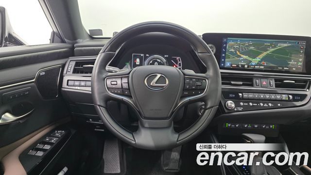 Lexus ES 2025