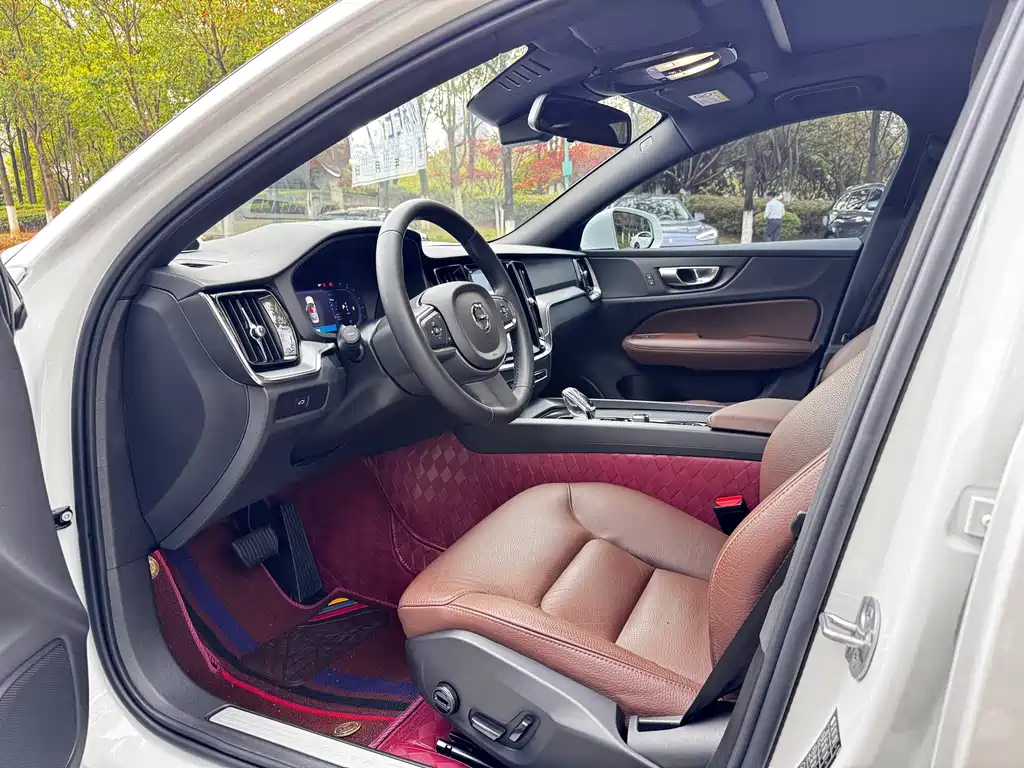 Volvo S60 2023
