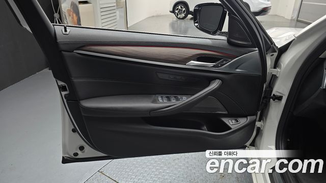 BMW 5 серии 2023