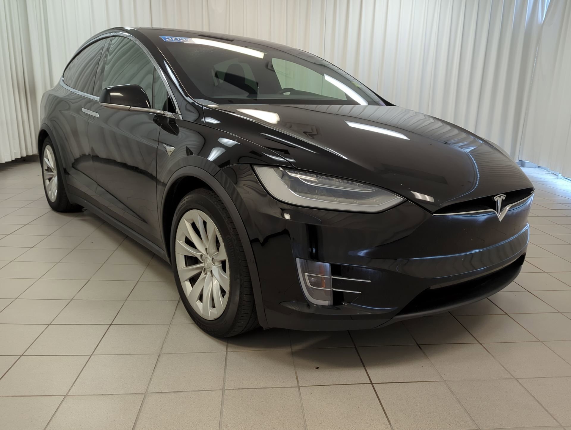 Tesla Model X 2021