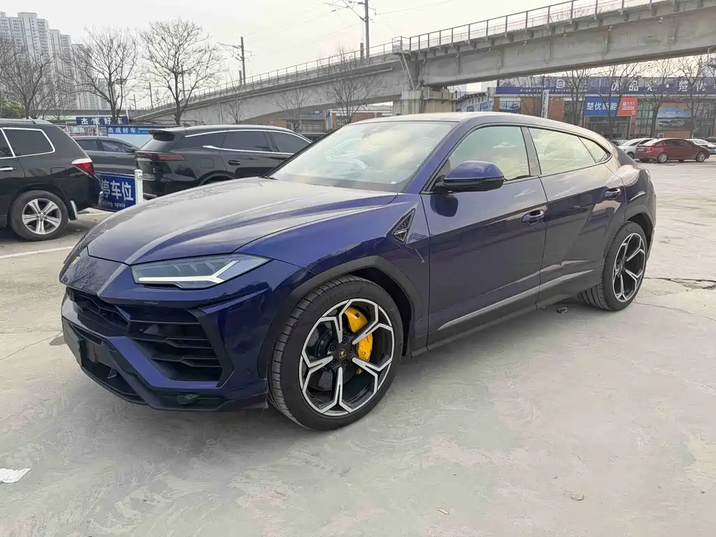 Lamborghini Urus 2021