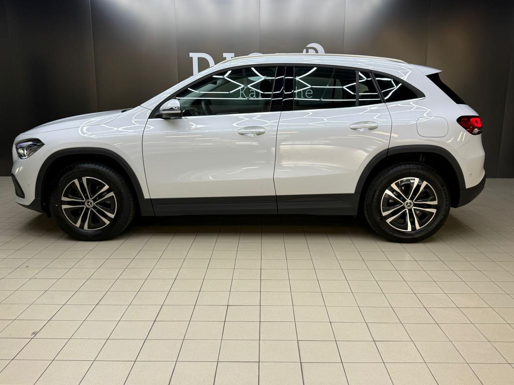 Mercedes-Benz GLA 200 2023