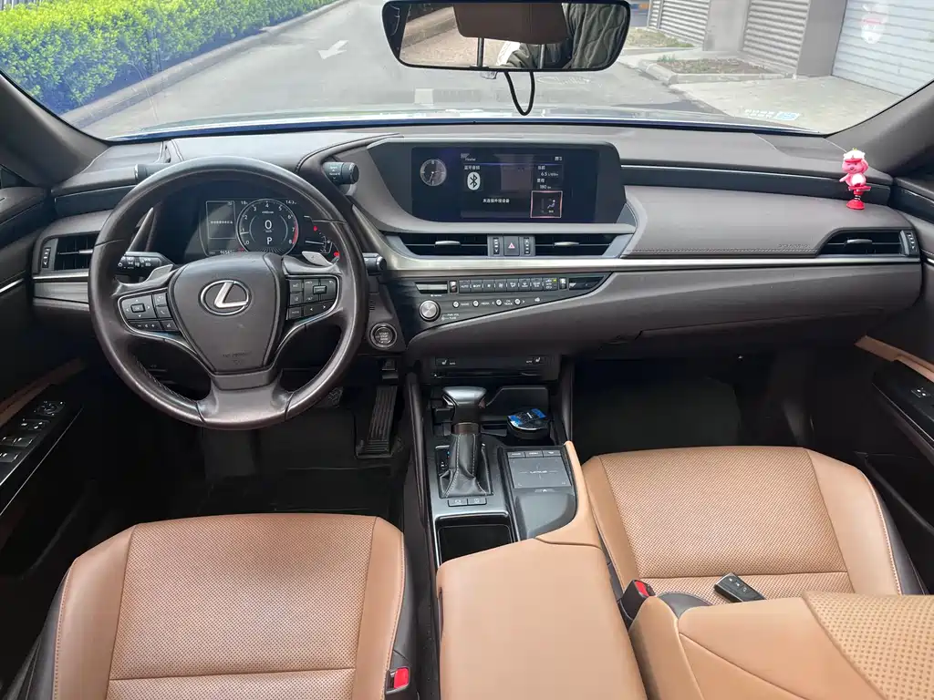 Lexus ES 2021