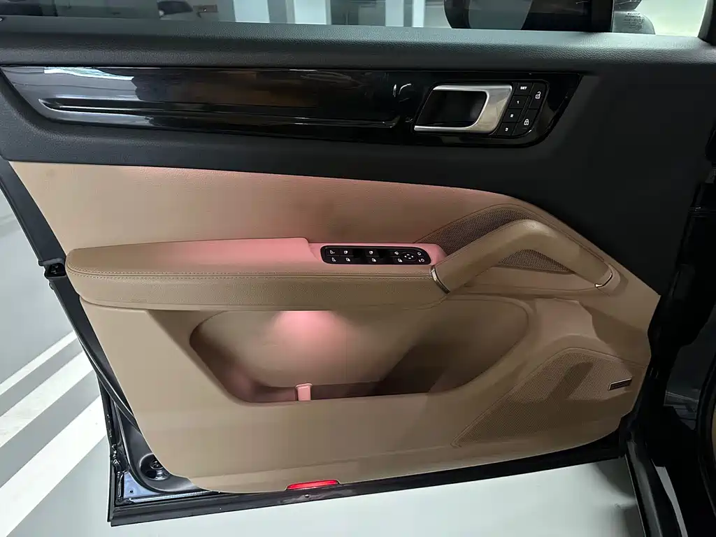 Porsche Cayenne 2022