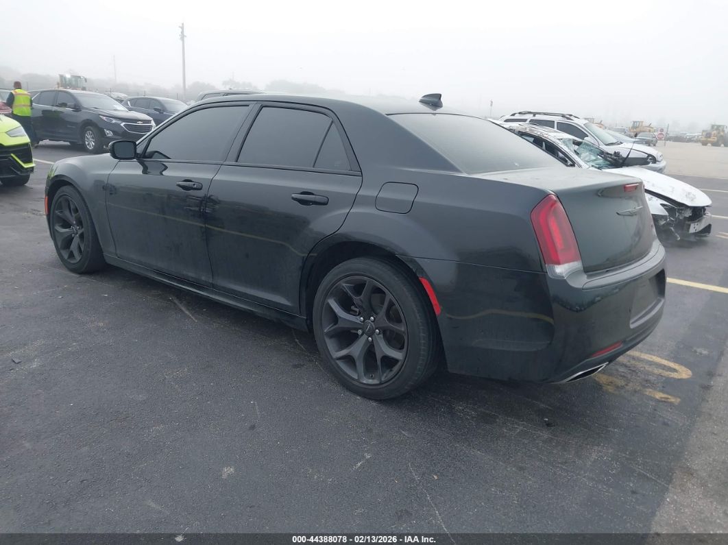 Chrysler 300 2023