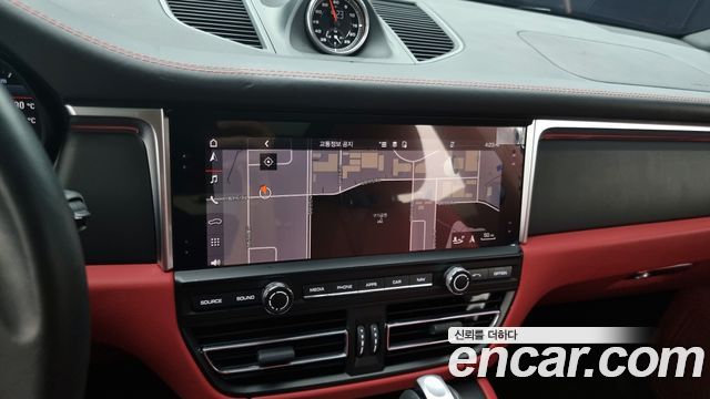 Porsche Macan 2021