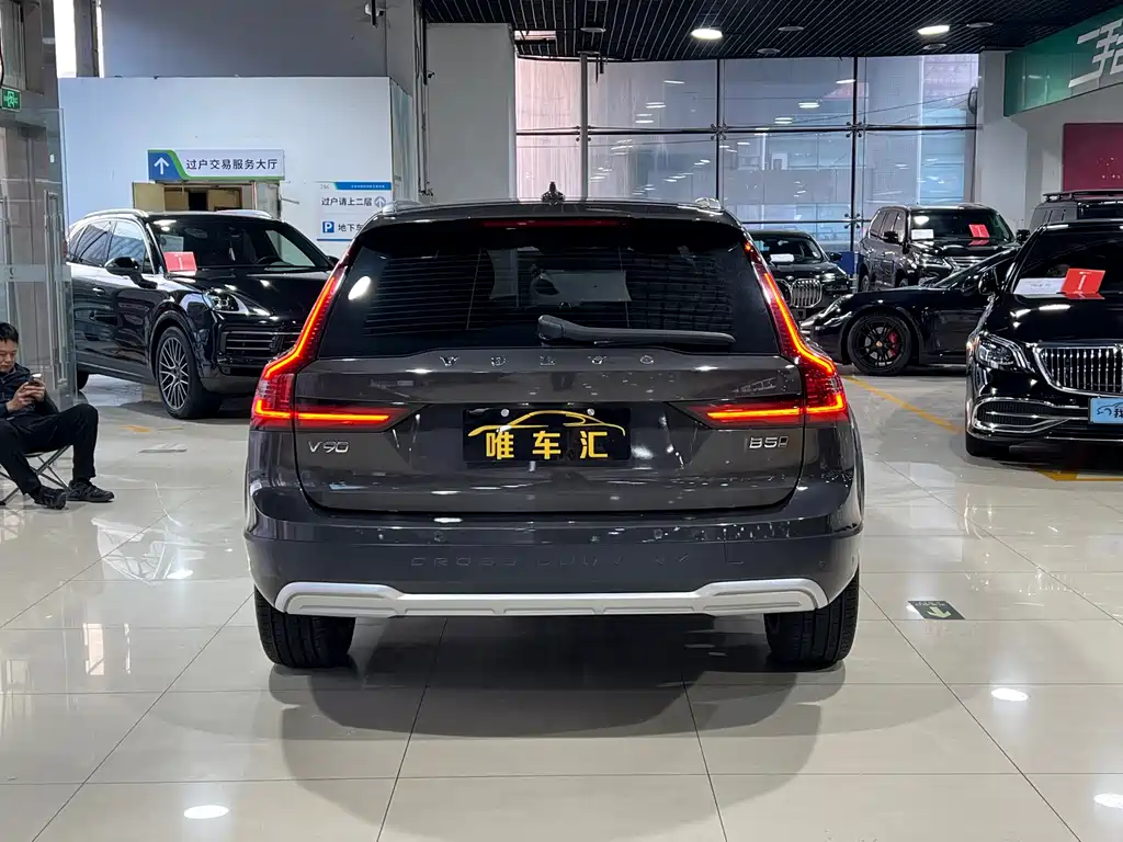 Volvo V90 2023