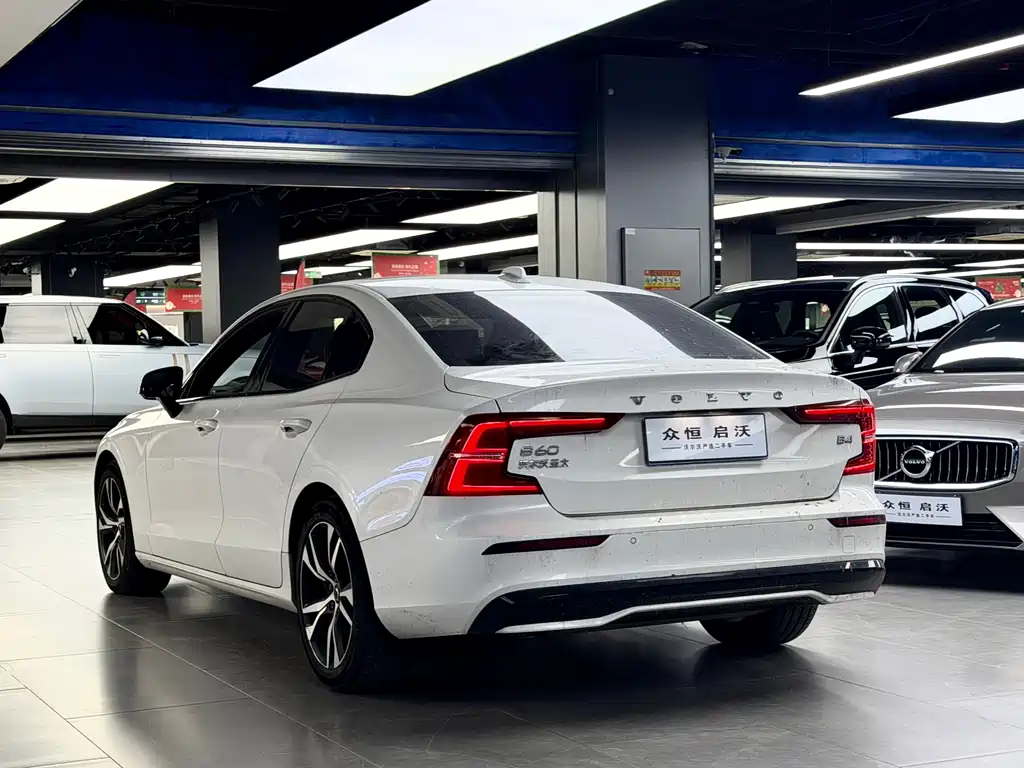 Volvo S60 2023