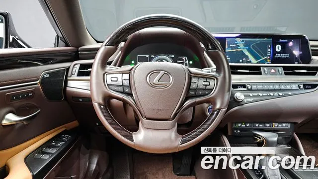 Lexus ES 2020
