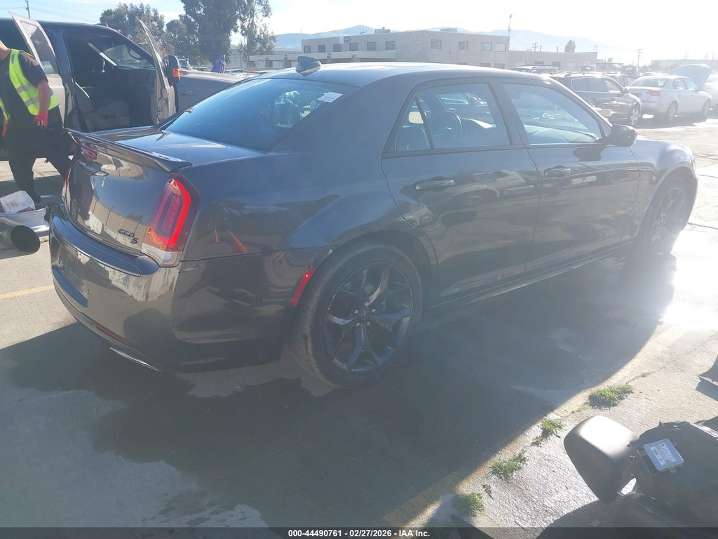 Chrysler 300 2021
