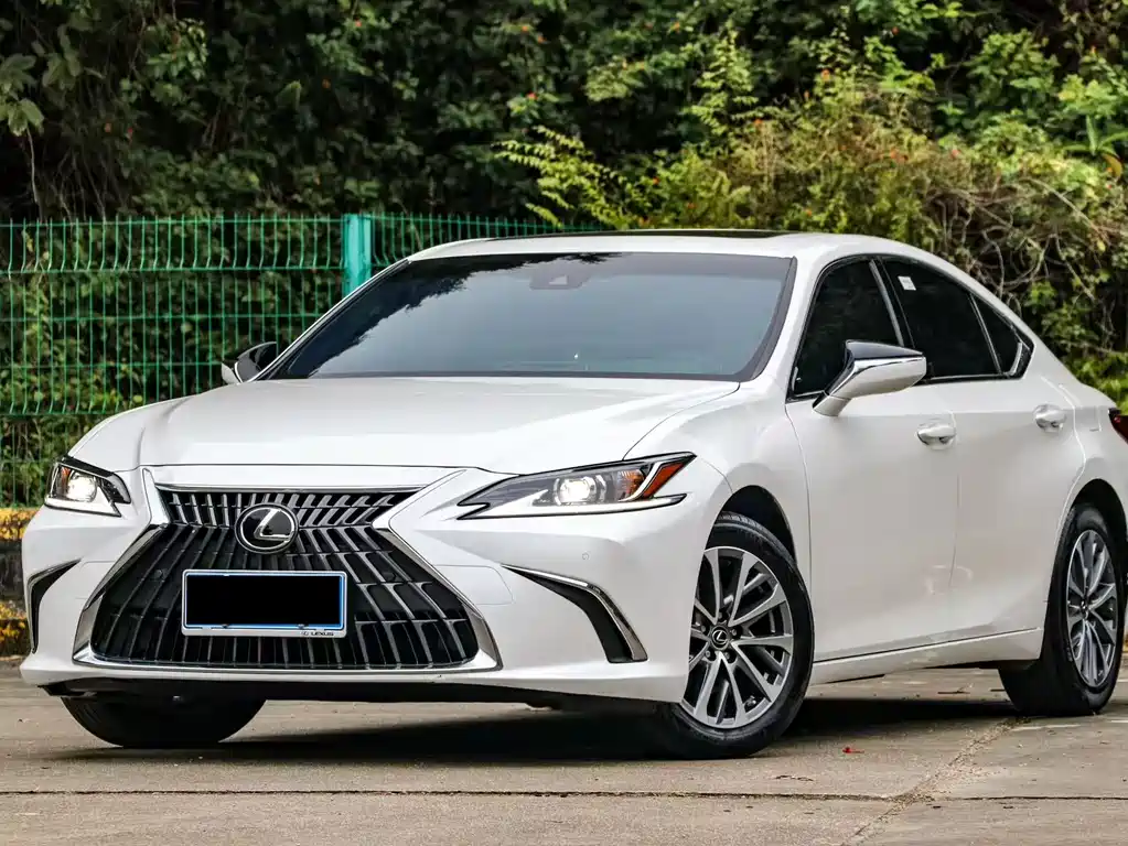Lexus ES 2024