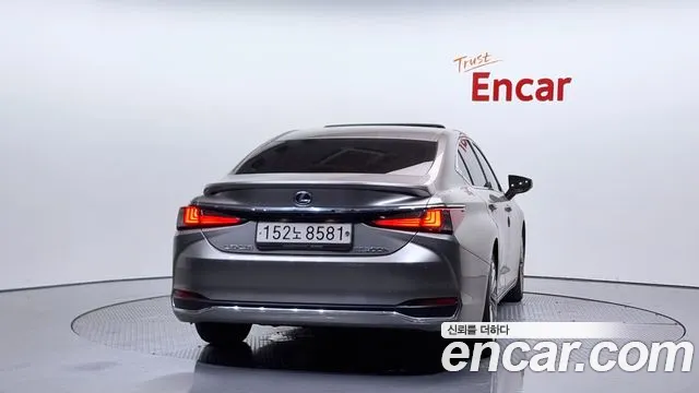 Lexus ES 2020