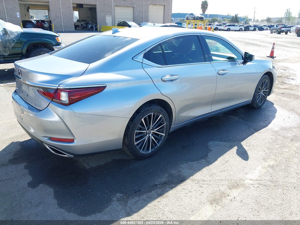 Lexus ES 2022