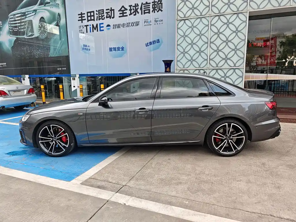 Audi A4 2023