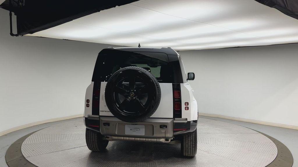 Land Rover Defender 2025