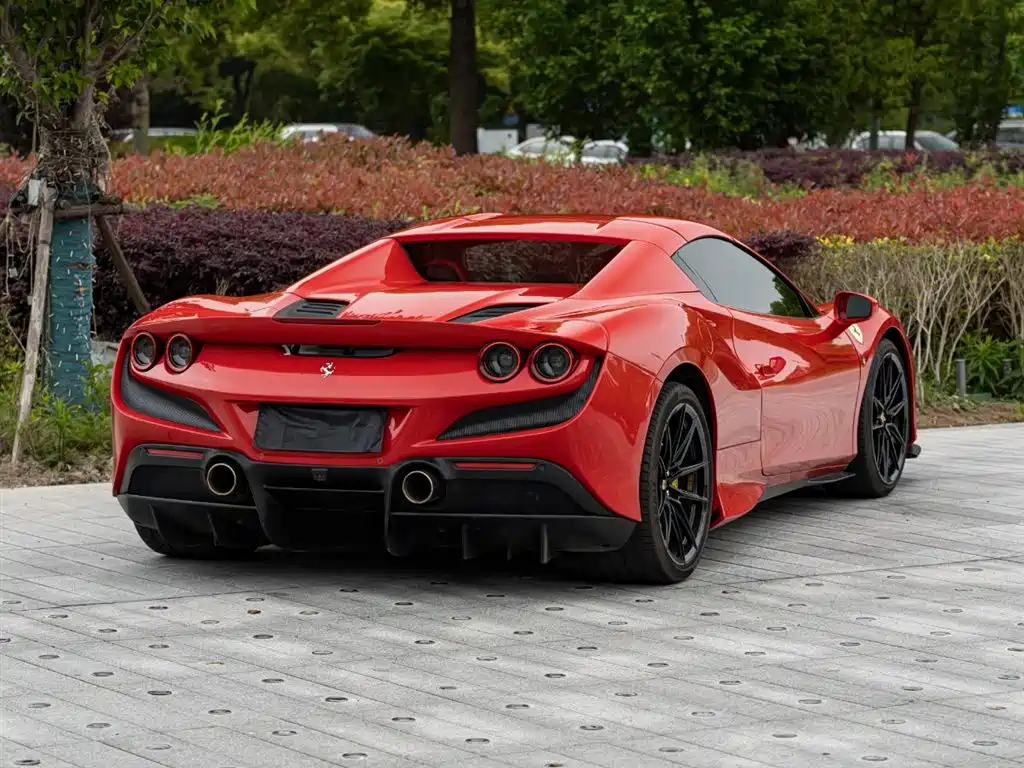 Ferrari F8 2022