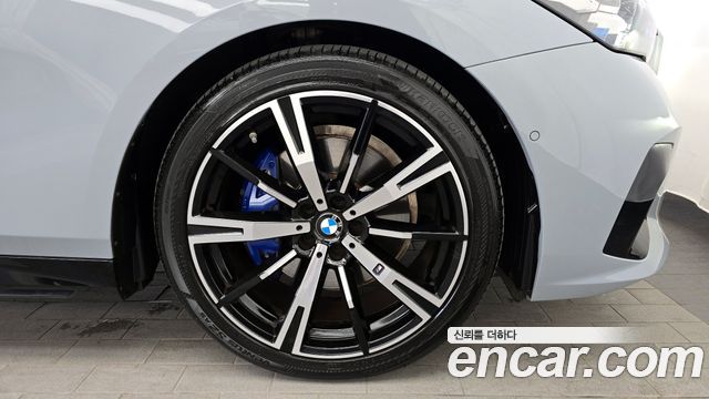 BMW 5 серии 2023