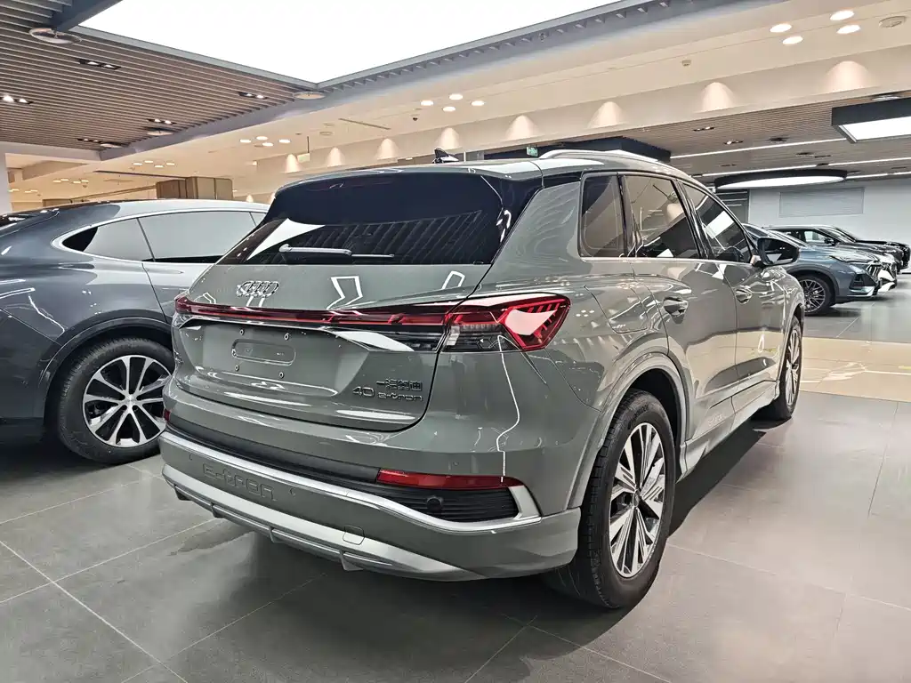 Audi Q4 e-tron 2024