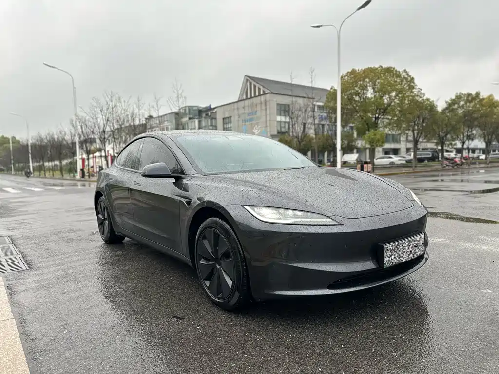 Tesla Model 3 2024