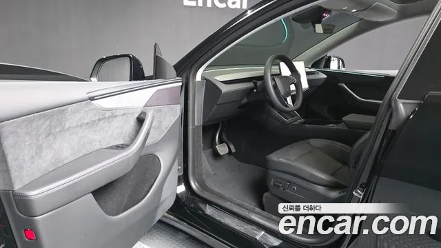 Tesla Model Y 2025