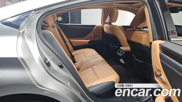 Lexus ES 2023