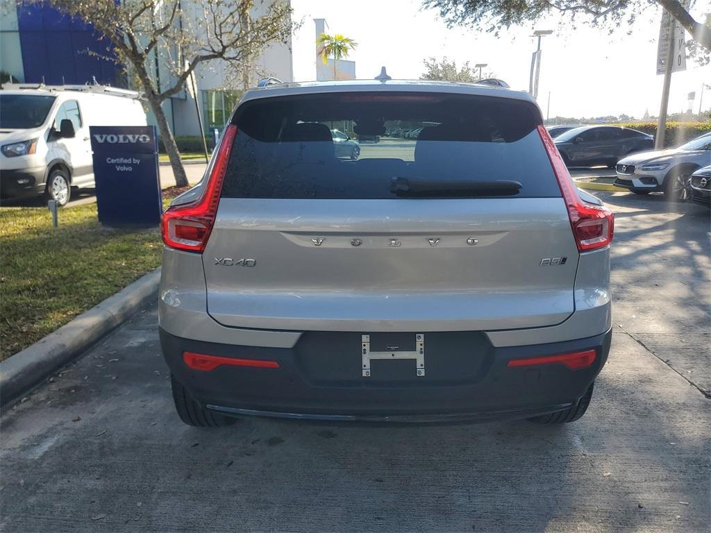Volvo XC40 2025