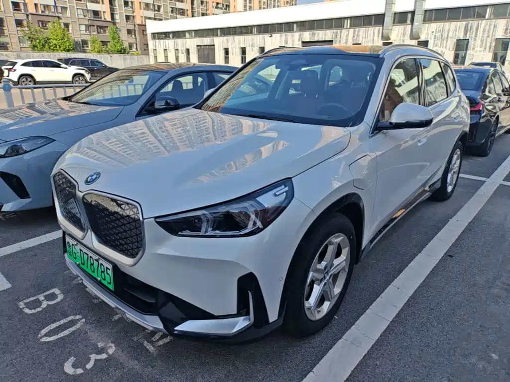 BMW iX1 2025
