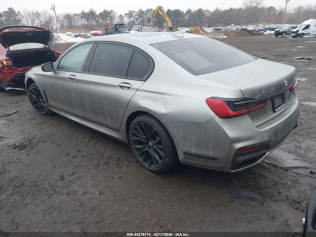 BMW 750 2022