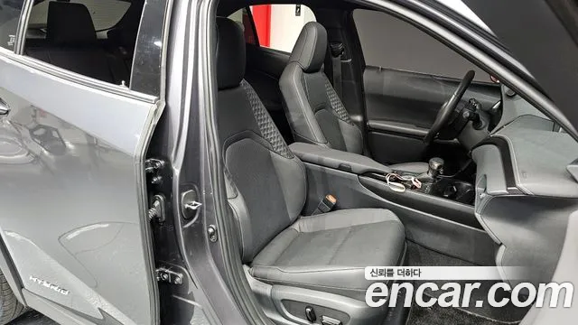 Lexus UX 2022