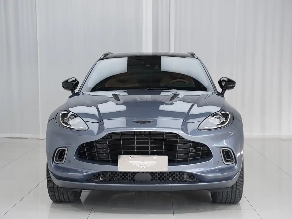 Aston Martin DBX 2021