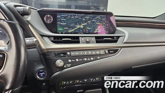 Lexus ES 2020