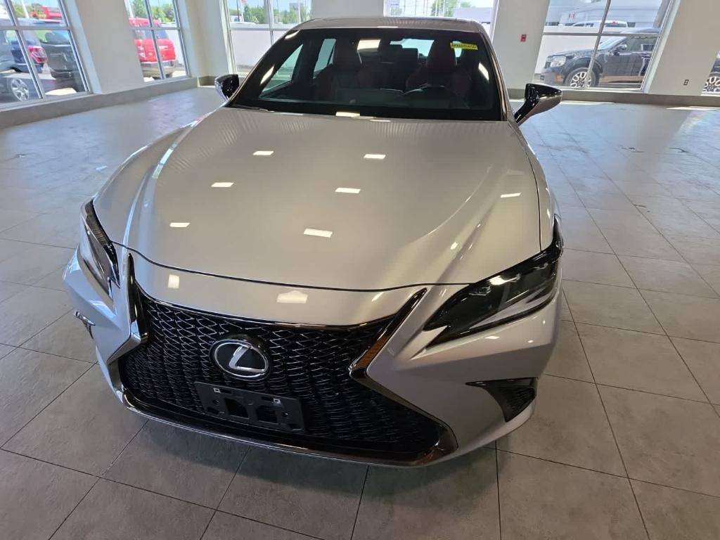 Lexus ES 2022