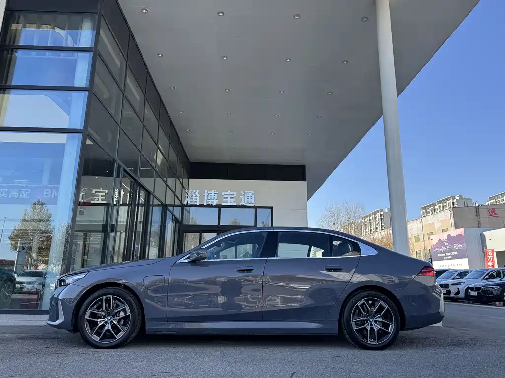 BMW i5 2024