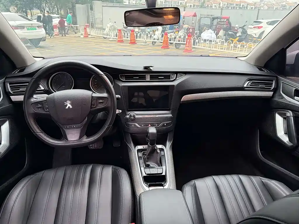 Peugeot 408 2021