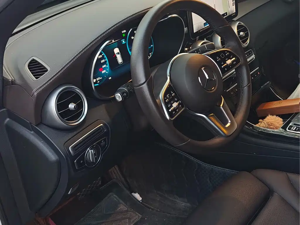 Mercedes-Benz GLC 2023