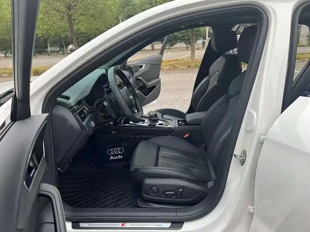 Audi A4 2023