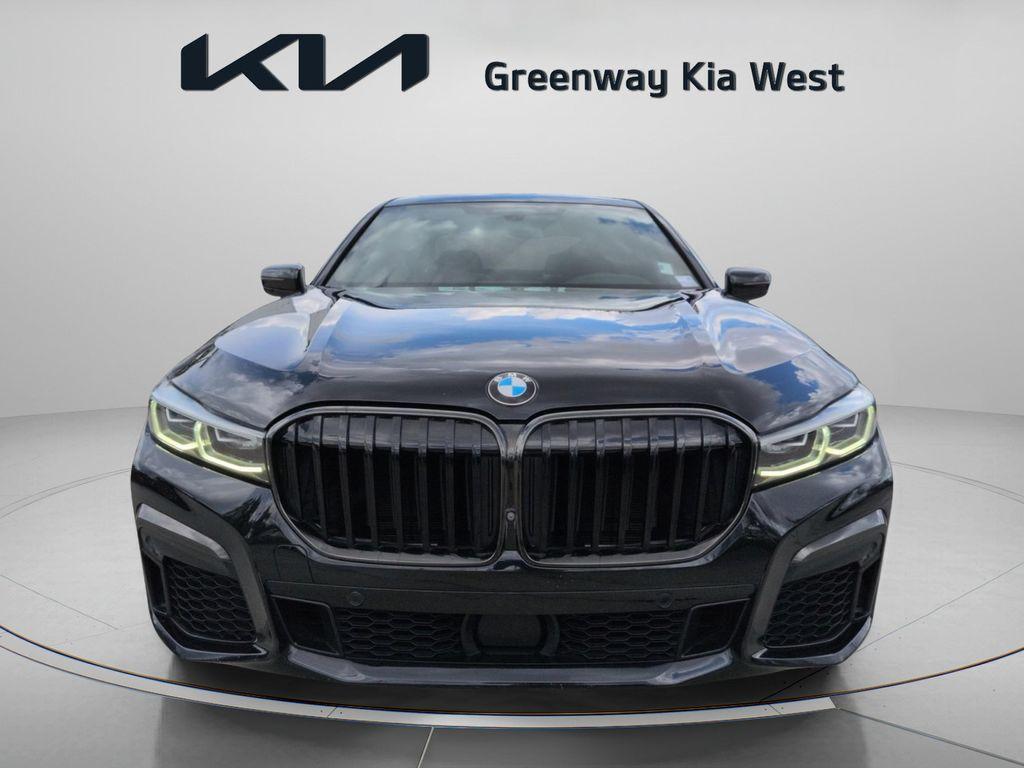 BMW 750 2021
